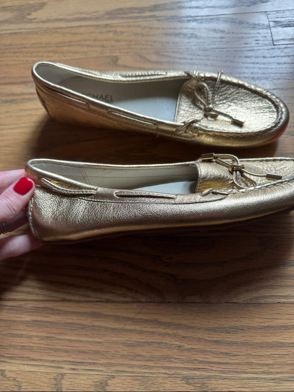 Michael Kors Gold Leather Moccasin Loafers with Bow Detail Size 7.5 - Picture 4 of 4